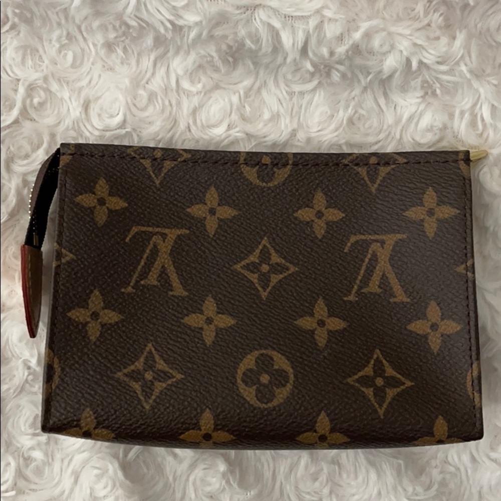 Louis Vuitton Toiletry 15 pouch